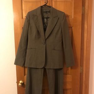 Anne Klein Size 8 Dress Pant Suit